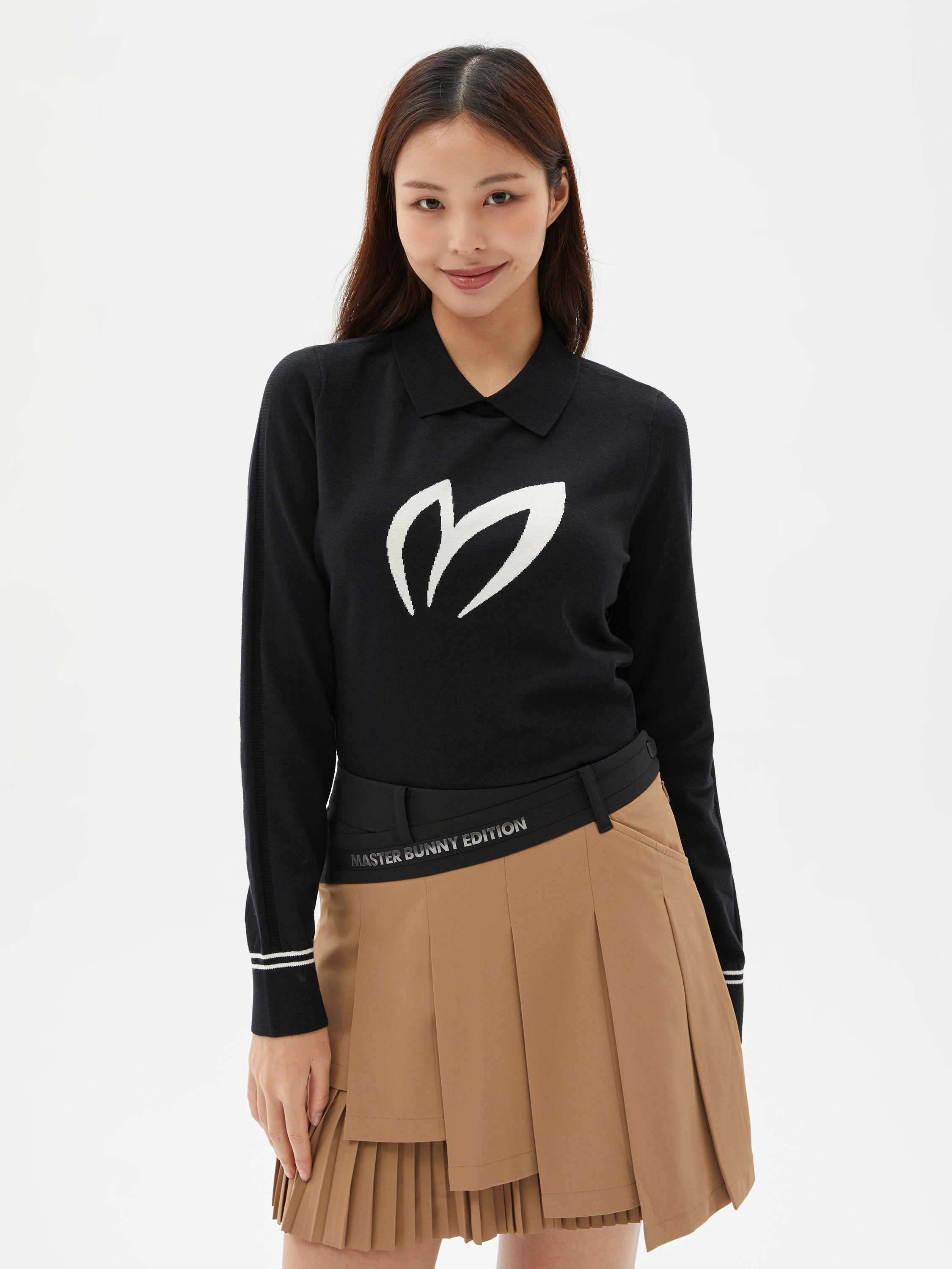 Áo knit golf nữ màu đen cổ bẻ có họa tiết logo trắng Master Bunny Edition